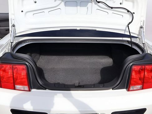 Used 2005 Ford Mustang GT RWD image 31