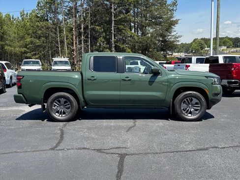 Used 2026 Nissan Frontier SV RWD image 2