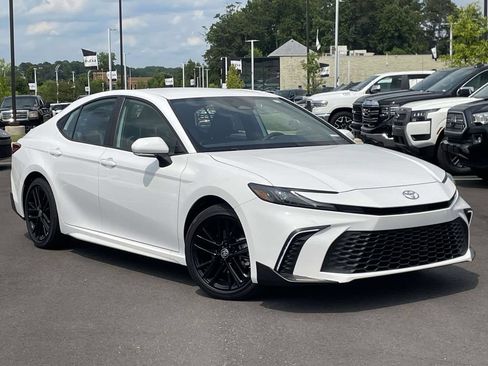 Used 2026 Toyota Camry SE FWD image 1