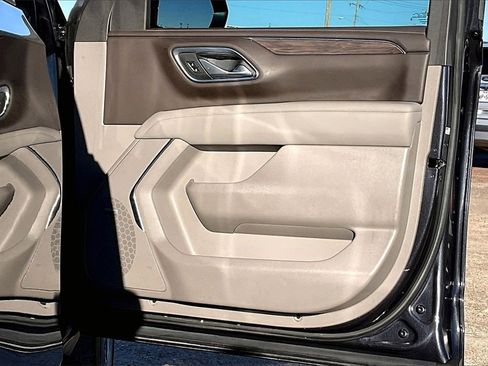 Used 2023 Chevrolet Suburban LT w/ LT Signature Plus Package image 27