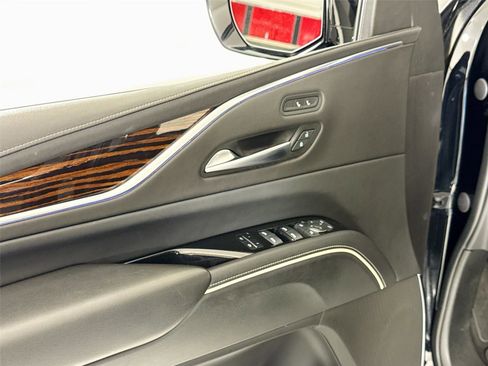 Used 2023 Cadillac Escalade ESV Luxury image 13