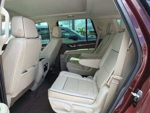 Used 2023 GMC Yukon Denali AWD/4WD image 3