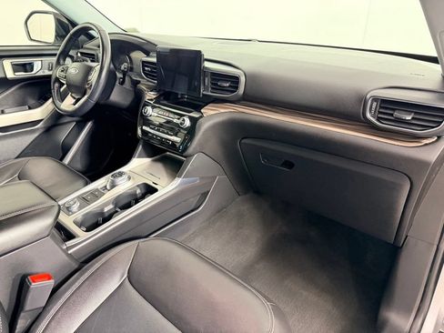 Used 2022 Ford Explorer Limited AWD/4WD image 32