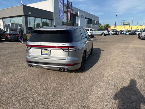 Used 2023 Lincoln Aviator Reserve w/ Equipment Group 201A image 12