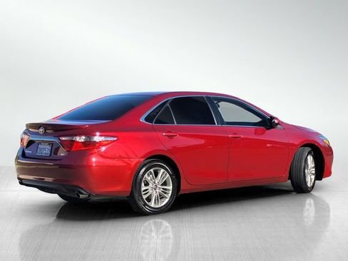 Used 2016 Toyota Camry SE image 4