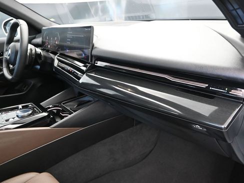 Certified 2026 BMW 530i RWD image 24