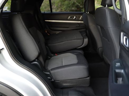 Used 2019 Ford Explorer XLT FWD image 27