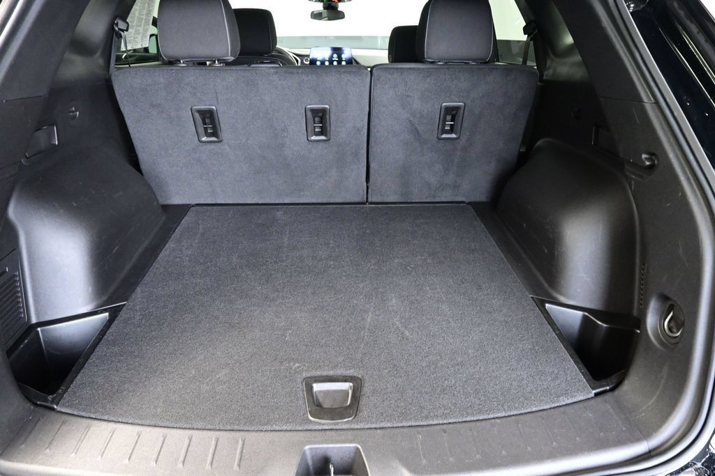 Used 2025 Chevrolet Blazer LT FWD image 18