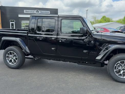 New 2026 Jeep Gladiator Sport AWD/4WD image 8