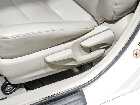 Used 2012 Toyota Camry LE FWD image 32