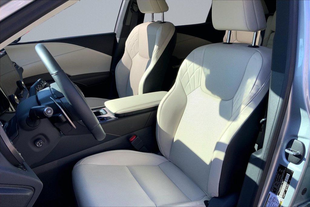 Used 2024 Lexus RX 350 Premium w/ Accessory Package (Z1) FWD image 25