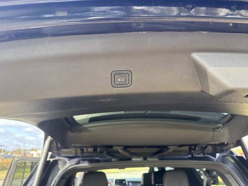 Used 2023 Chevrolet Suburban Premier image 13