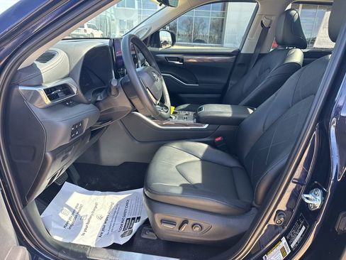 Certified 2025 Toyota Highlander Platinum AWD/4WD image 7