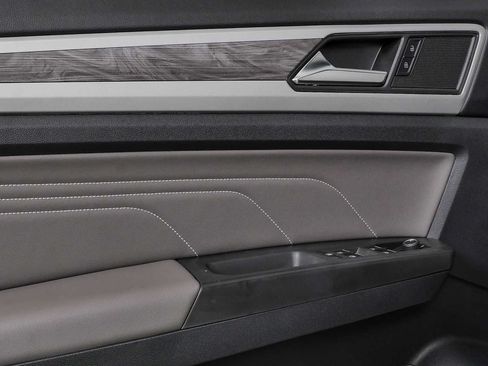 Certified 2023 Volkswagen Atlas Cross Sport SE FWD image 9