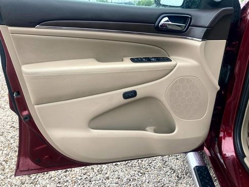 Used 2021 Jeep Grand Cherokee Overland AWD/4WD image 16