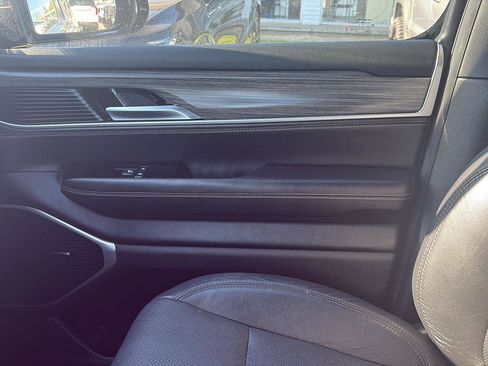 Used 2024 Jeep Wagoneer Series II image 28