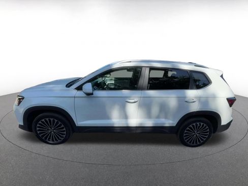 Used 2026 Volkswagen Taos SE FWD image 7