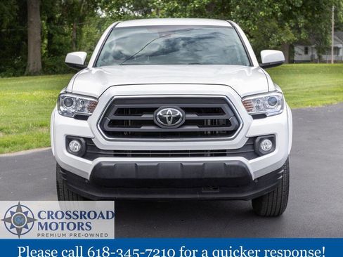 Used 2022 Toyota Tacoma SR5 AWD/4WD image 4
