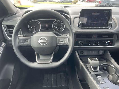 Used 2025 Nissan Rogue S image 13
