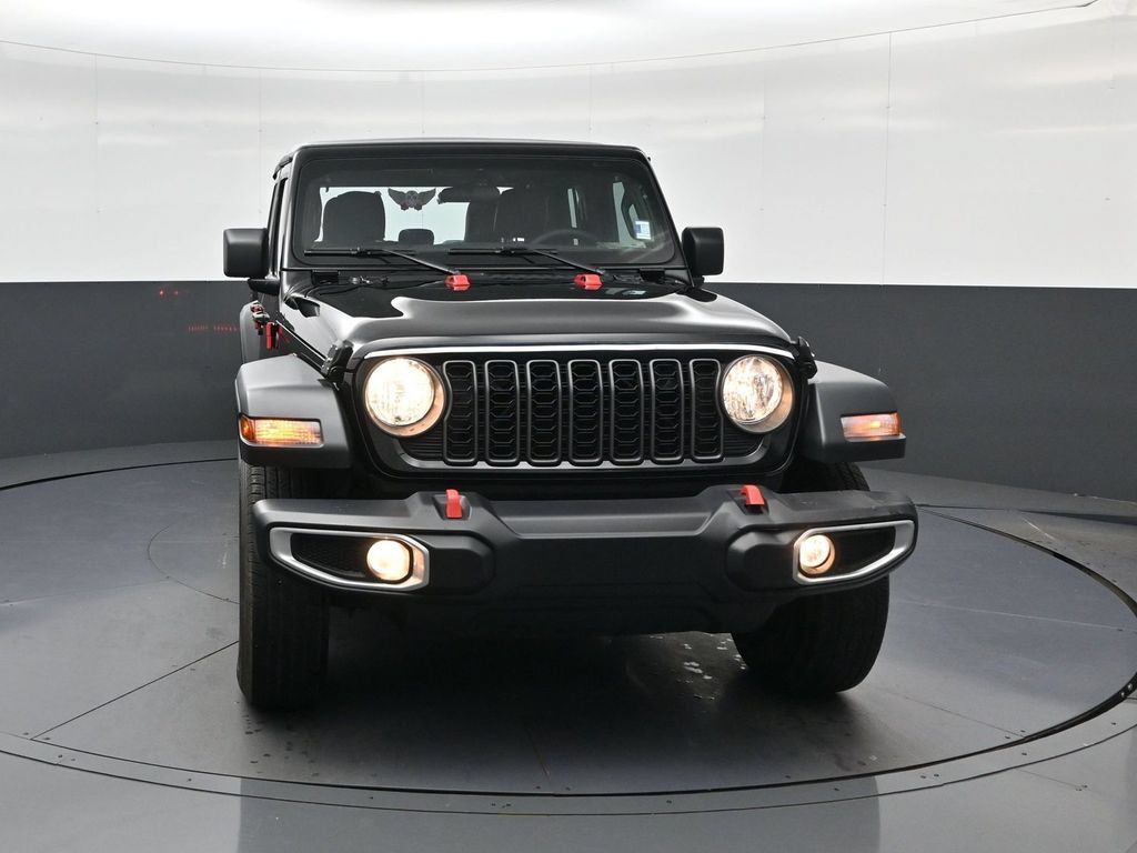 Used 2025 Jeep Gladiator Sport AWD/4WD image 3
