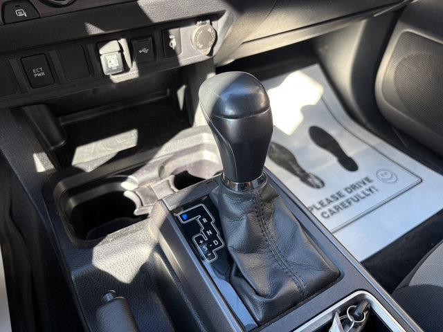 Used 2022 Toyota Tacoma TRD Sport AWD/4WD image 30