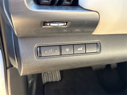 New 2026 Nissan Pathfinder SL image 21