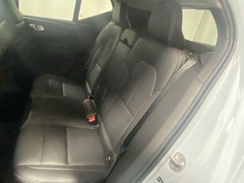 Certified 2025 Volvo XC40 B5 Core image 14