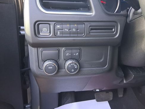 Used 2024 Chevrolet Suburban LS RWD image 23