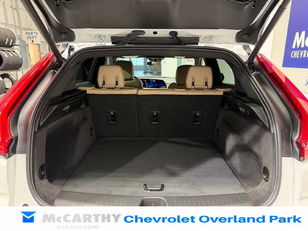 Used 2024 Cadillac XT4 Luxury w/ Cold Weather Package FWD image 29