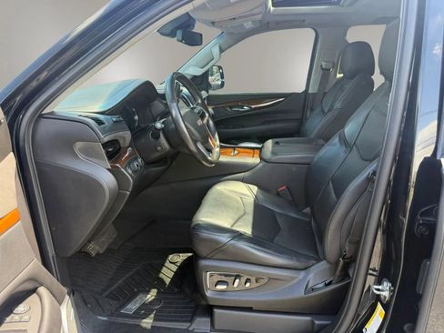Used 2019 Cadillac Escalade Luxury AWD/4WD image 14