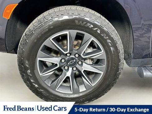 Used 2023 Chevrolet Suburban Z71 w/ Luxury Package AWD/4WD image 41