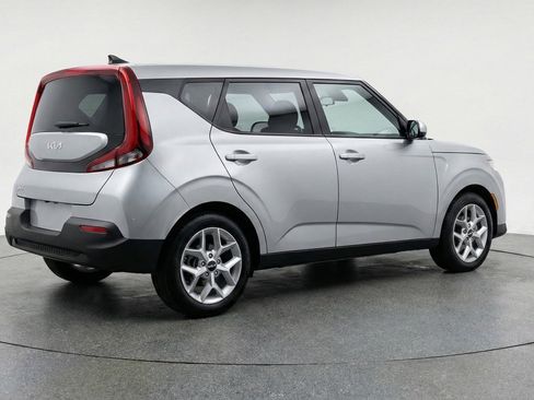 Used 2025 Kia Soul LX w/ LX Technology Package image 9