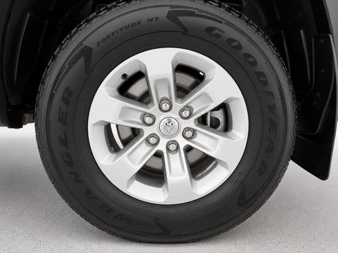 Used 2019 RAM 1500 Laramie AWD/4WD image 25