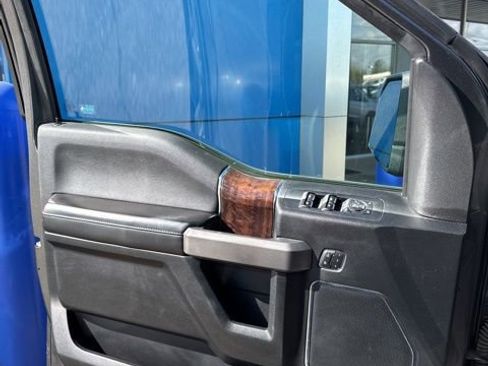 Used 2016 Ford F150 Platinum w/ Equipment Group 701A Luxury image 19