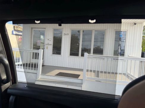 Used 2018 Chrysler Pacifica Touring-L w/ Premium Audio Group image 46