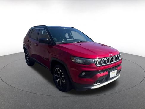 Used 2025 Jeep Compass Limited image 3