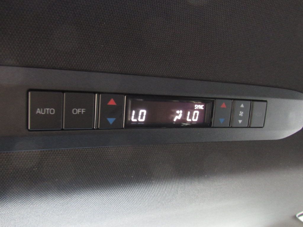 Used 2025 Toyota Sienna XSE AWD/4WD image 36