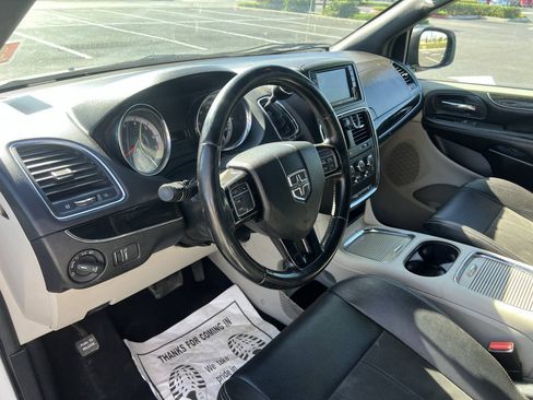 Used 2019 Dodge Grand Caravan SXT FWD image 20