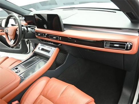 Certified 2025 Lincoln Aviator Reserve w/ Equipment Group 201A image 31