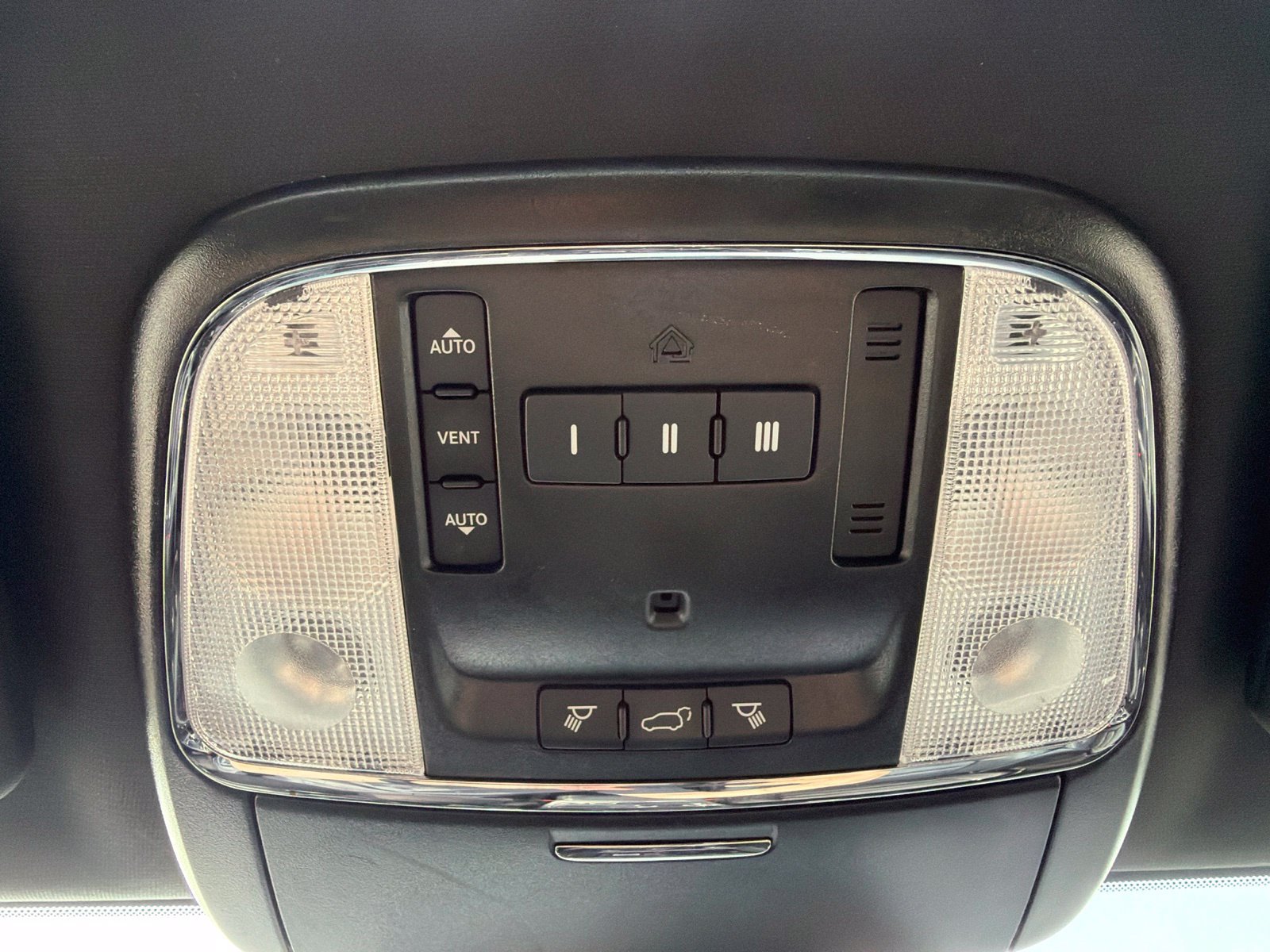 Used 2020 Dodge Durango R/T w/ Blacktop Package AWD/4WD image 18