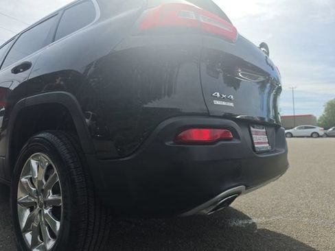 Used 2017 Jeep Cherokee Latitude w/ Comfort & Sound Group AWD/4WD image 27