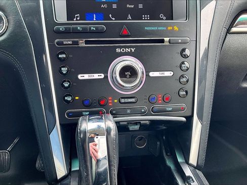 Used 2017 Ford Explorer Platinum image 15