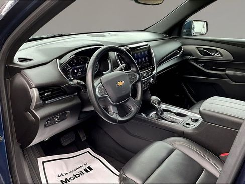 Used 2023 Chevrolet Traverse LT w/ LT Premium Package AWD/4WD image 17