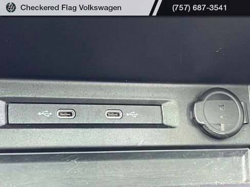 Used 2023 Volkswagen Tiguan SE w/ Panoramic Sunroof Package FWD image 40