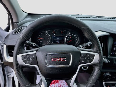 Used 2024 GMC Terrain SLE w/ Driver Convenience Package FWD image 13