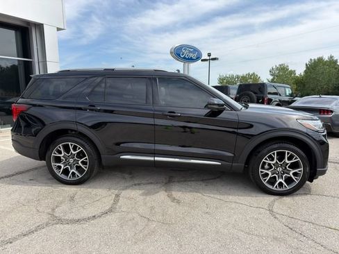 Used 2025 Ford Explorer Platinum w/ Ultimate Package AWD/4WD image 8