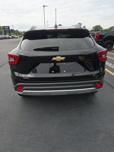 Used 2024 Chevrolet Trax LT FWD image 6