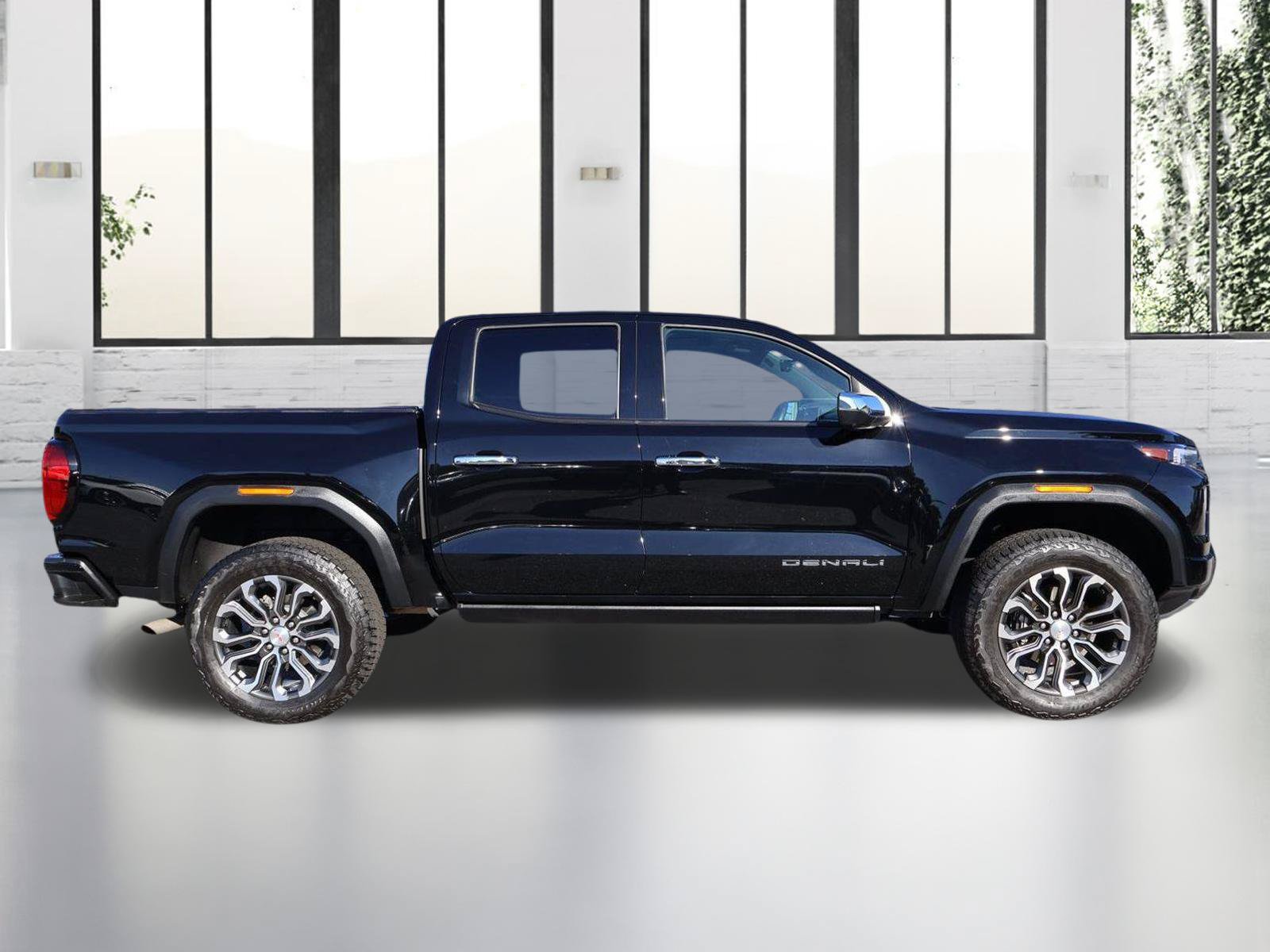 Used 2023 GMC Canyon Denali w/ Denali Black Edition AWD/4WD image 7