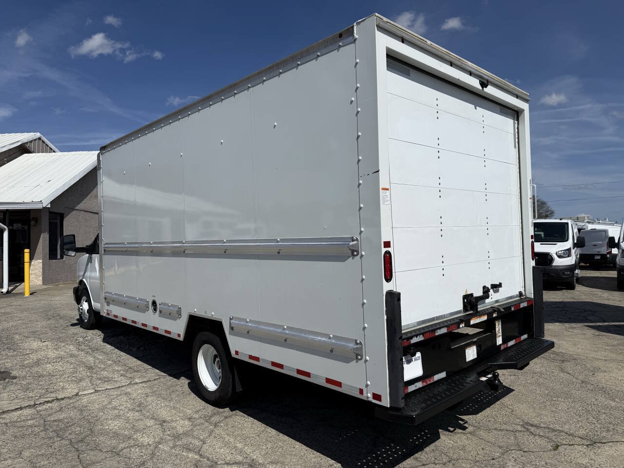 Used 2021 GMC Savana 3500 Extended w/ Power Convenience Package RWD image 4