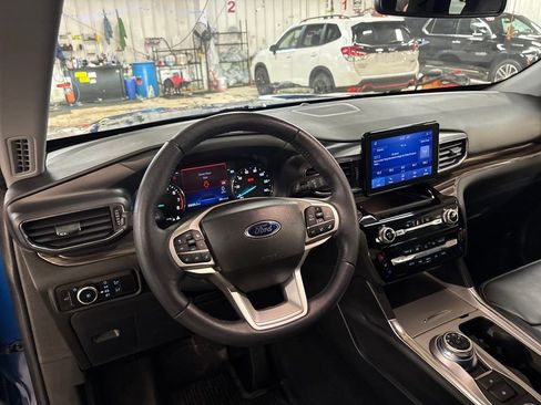 Used 2023 Ford Explorer Limited w/ Equipment Group 301A AWD/4WD image 16